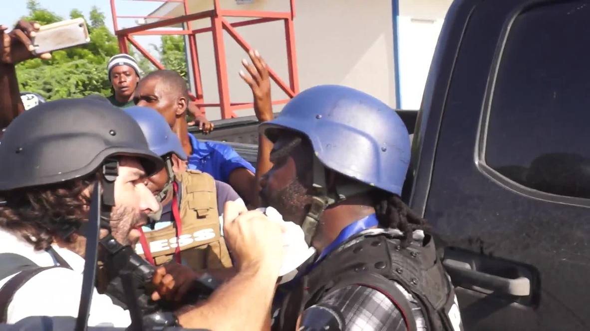Haití: Senador saca una pistola y hiere a un periodista de un disparo cerca del Parlamento
