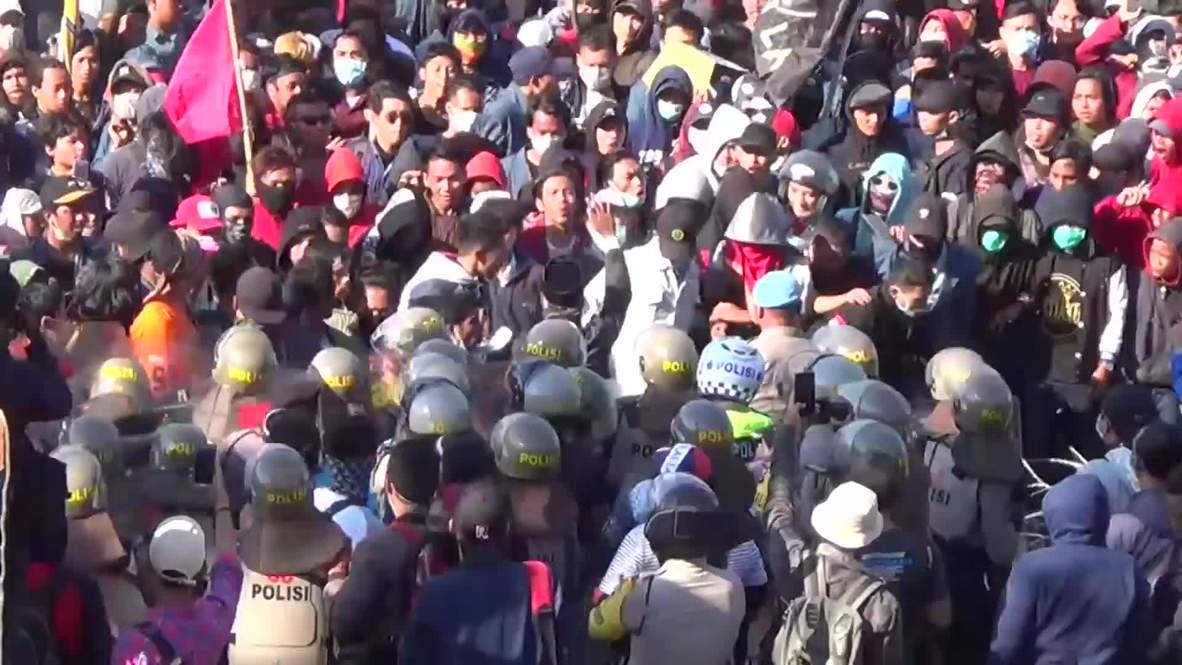 Indonesia: Students clash with police as nationwide protests go ahead