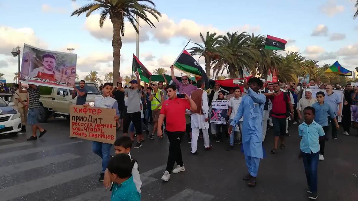 ليبيا: مئات اليبيين يتظاهرون للتنديد بهجمات حفتر في طرابلس