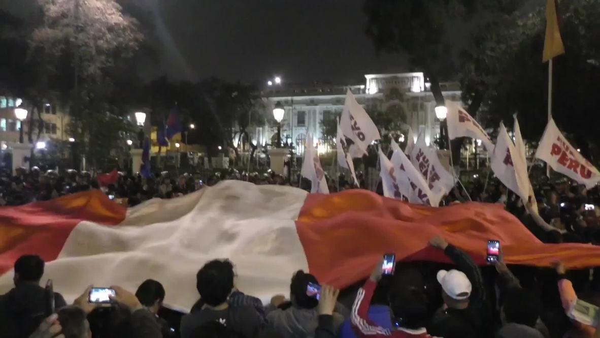 Perú: Miles de personas salen a las calles tras la disolución del Congreso