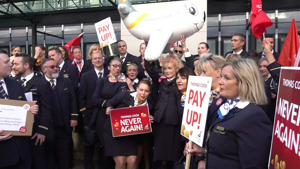 UK: Corbyn joins ex-Thomas Cook workers' protest near Downing Street