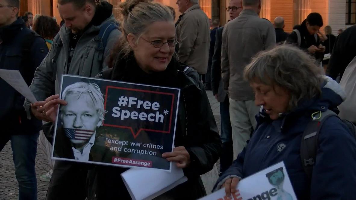 Alemania: Activistas realizan vigilia en apoyo a Julian Assange en Berlín