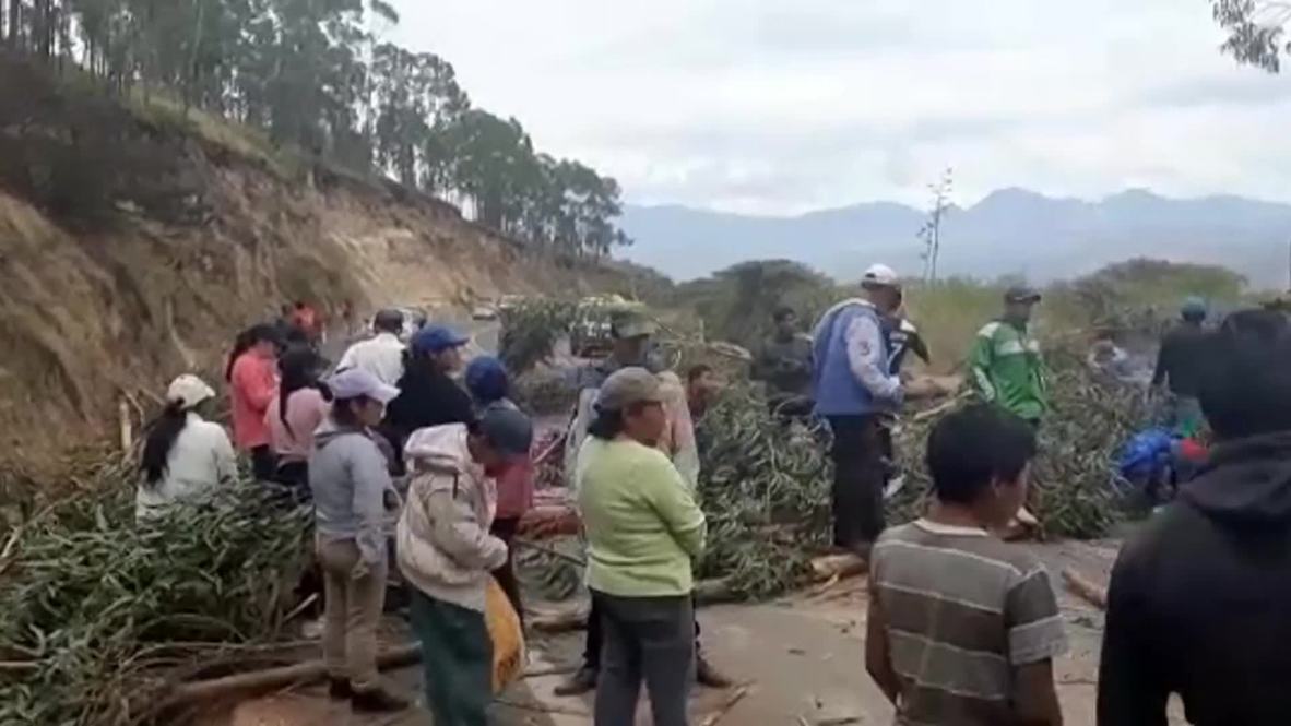 Ecuador: Bloquean carretera durante “estado de excepción" declarado por grupos indígenas