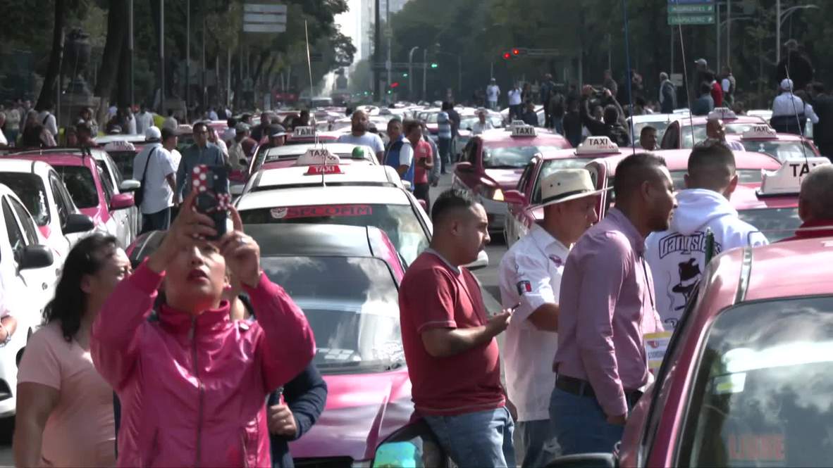 México: Miles de taxistas bloquean las calles de Ciudad de México en protesta contra Uber