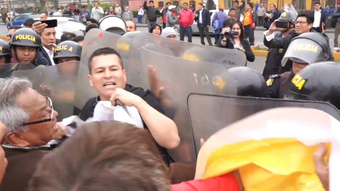 Peru: Scuffles erupt as protesters rally against dissolution of Congress