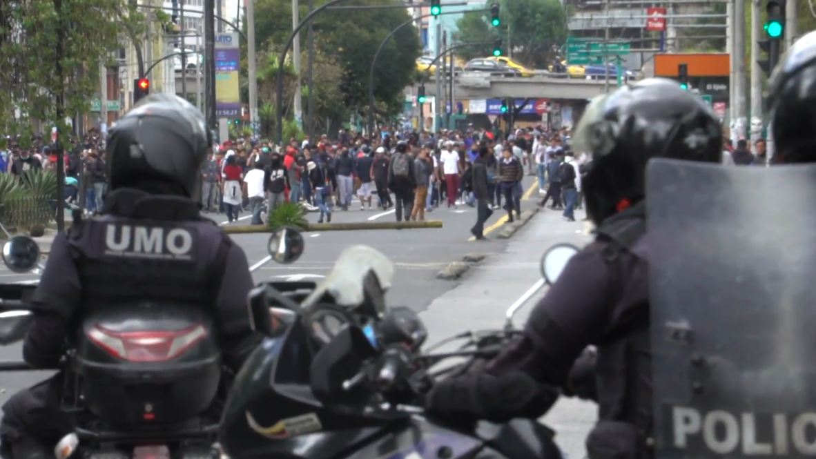 Ecuador: Tear gas fired as anti-austerity protest paralyses Quito