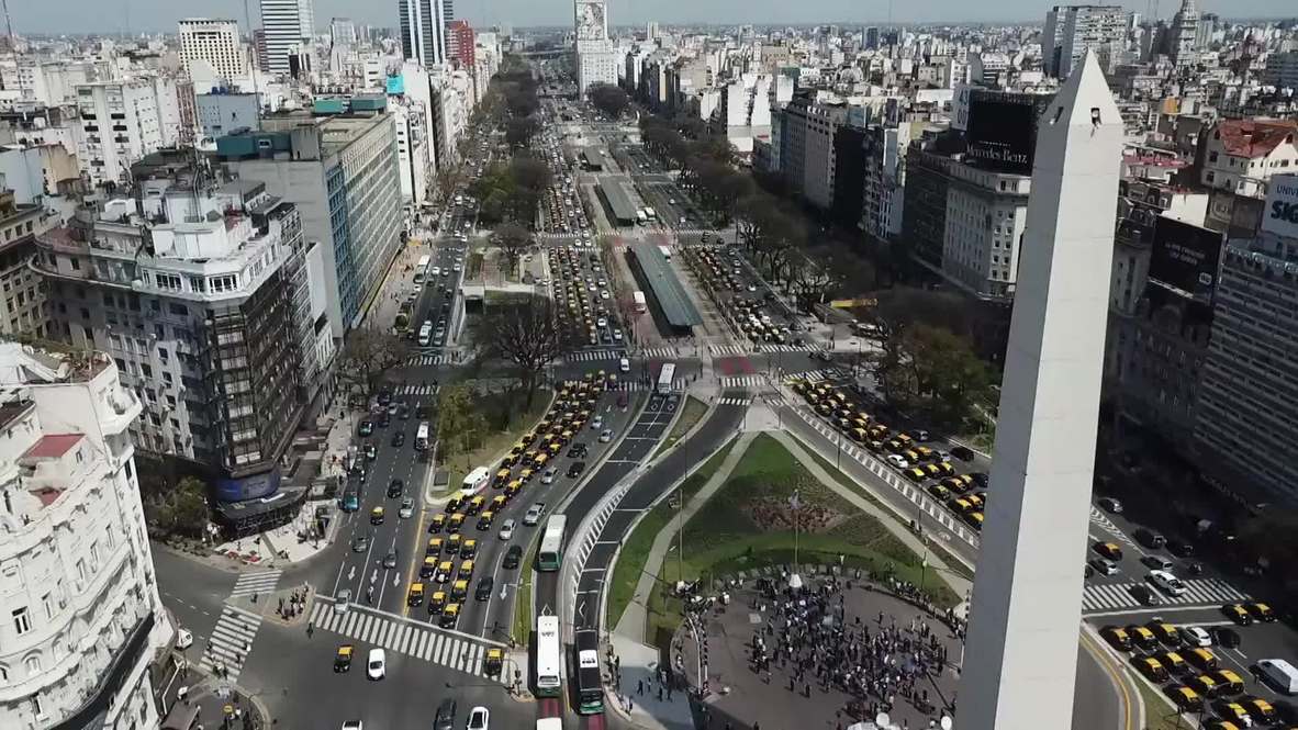 Argentina: Taxi drivers protest against Uber and Cabify in Buenos Aires