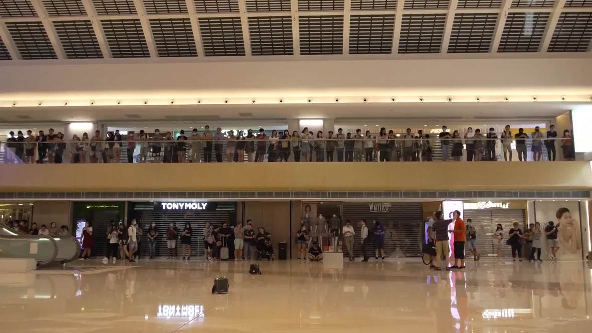 Hong Kong: Protesters back fired mall security guards