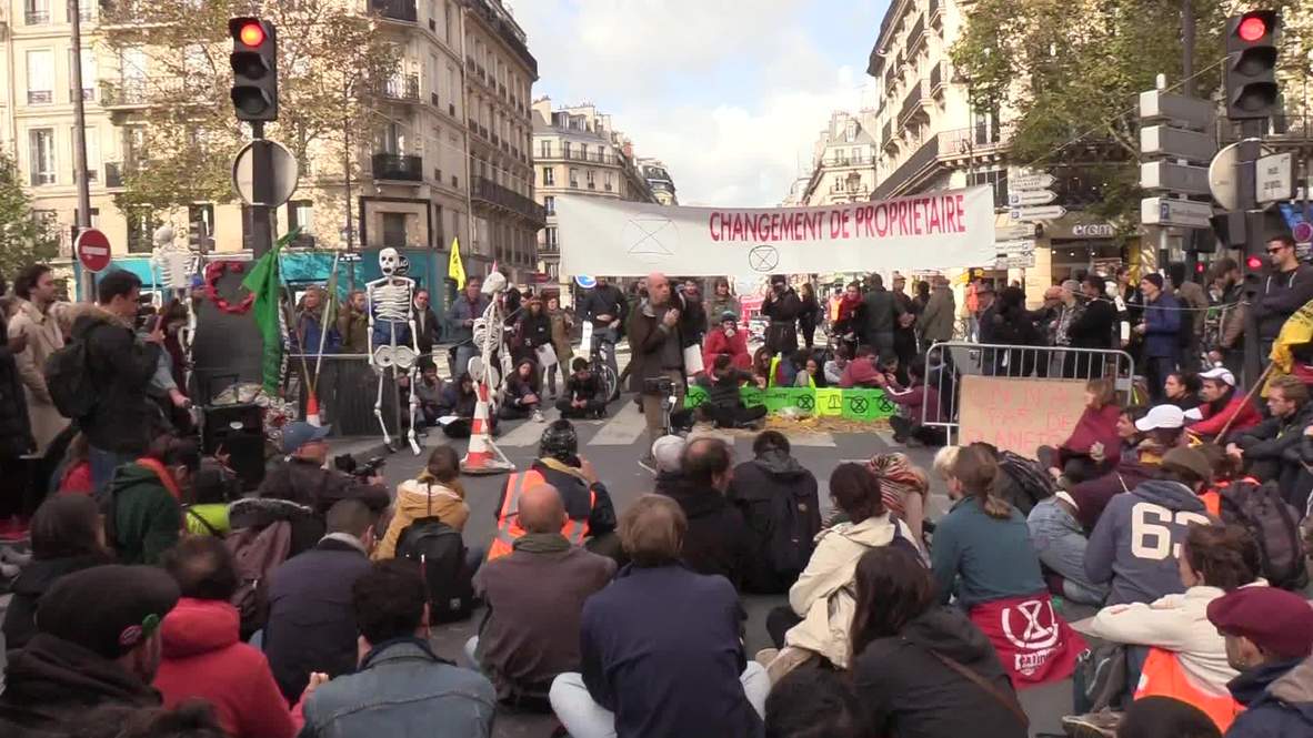 Francia: Rackete, capitana del Sea Watch 3, participa en la protesta de Extinction Rebellion en París