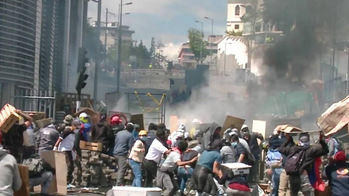 Ecuador: Chaos breaks out in Quito as anti-govt protesters clash with police