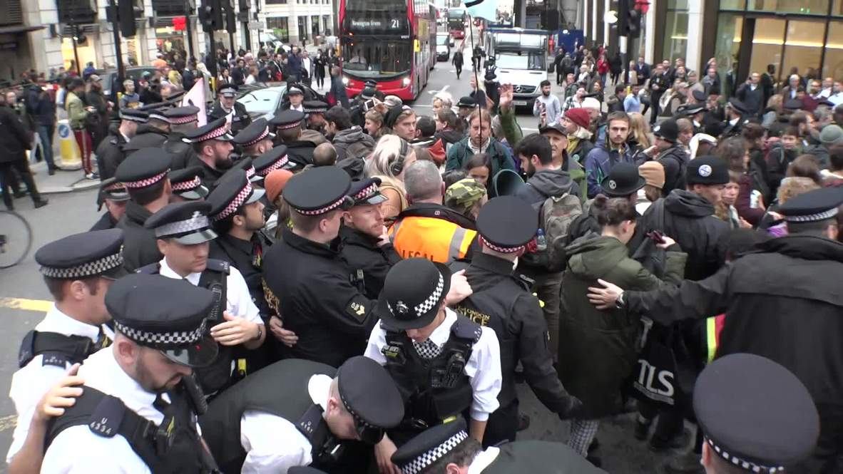 UK: Extinction Rebellion block London during Queen's Speech