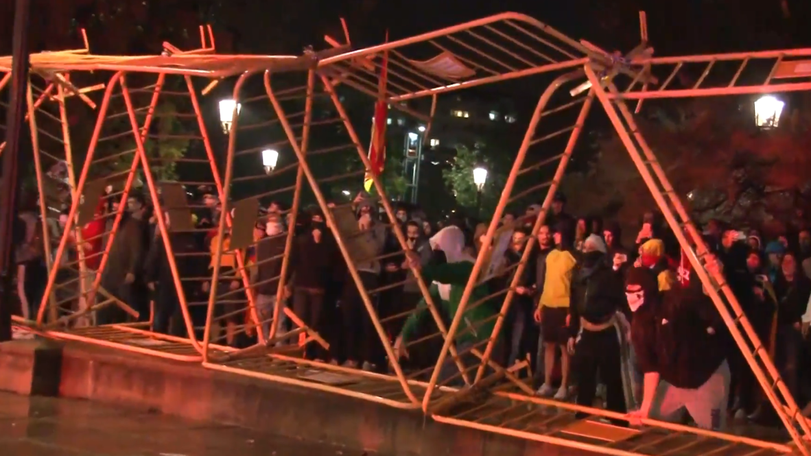Spain: Clashes break out between Catalan protesters and police in Lleida