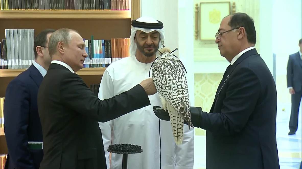 ОАЭ: Путин и Мухаммед бен Заид аль-Нахайян обменялись подарками
