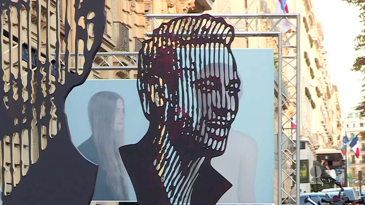 Three-metre Neymar statue installed in central Paris