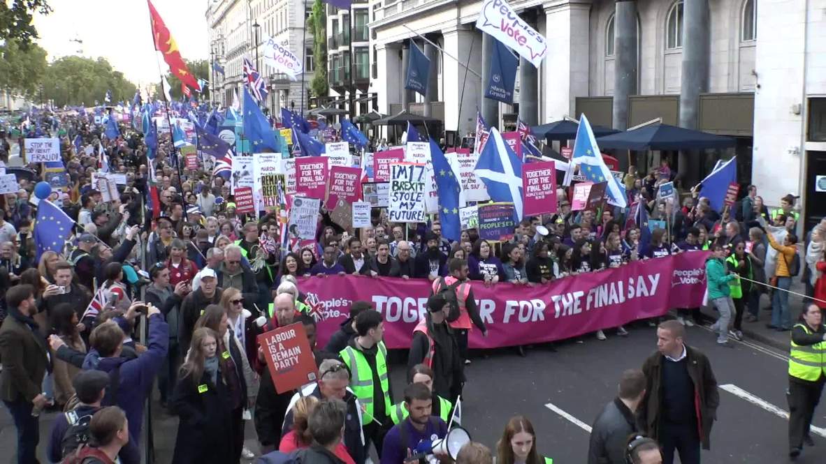 UK: Mass march demands 'People's Vote' on Brexit deal