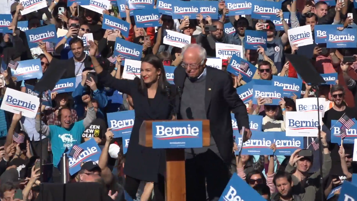USA: Alexandria Ocasio-Cortez endorses Bernie Sanders at massive NYC rally