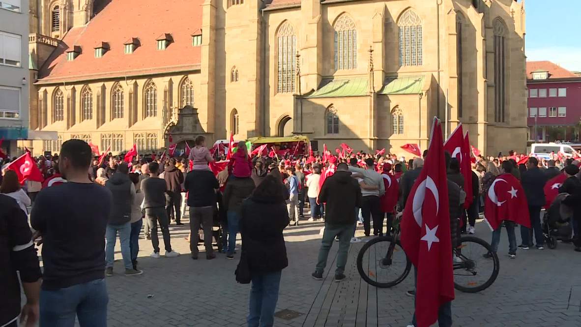 Alemania: Manifestantes pro turcos muestran su apoyo a la ofensiva en Siria