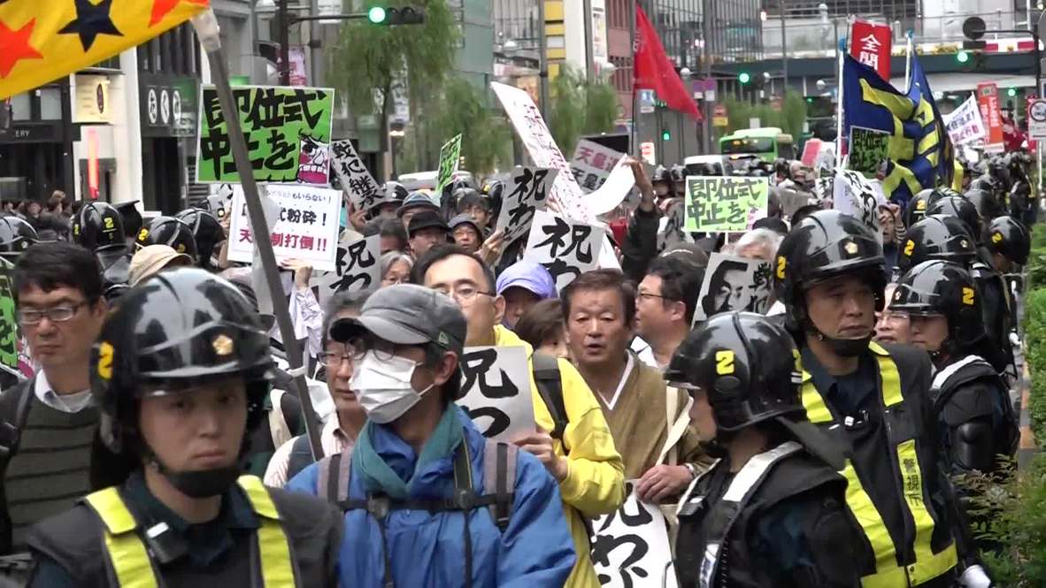 Japón: Manifestantes y simpatizantes se reúnen por la entronización del Emperador Naruhito en Tokio