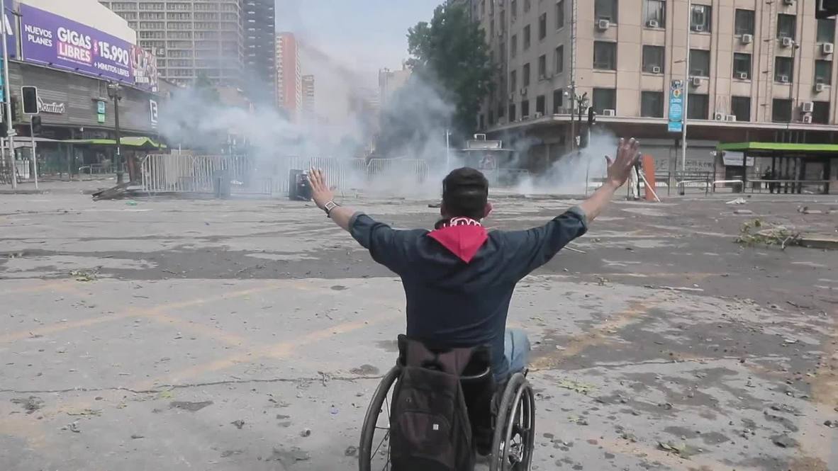 Chile: Violent clashes erupt as anti-govt protests continue in Santiago