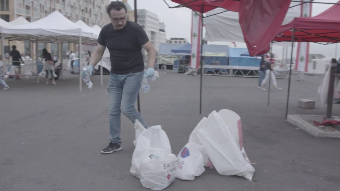 Lebanon: Protesters clean up streets morning after demonstrations