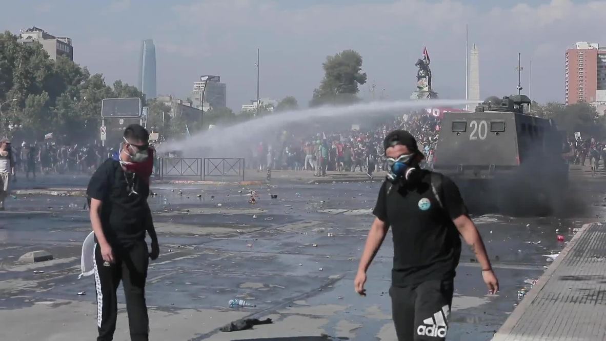 Chile: Manifestantes se enfrentan a la policía en el séptimo día de protestas *EXPLICITO*