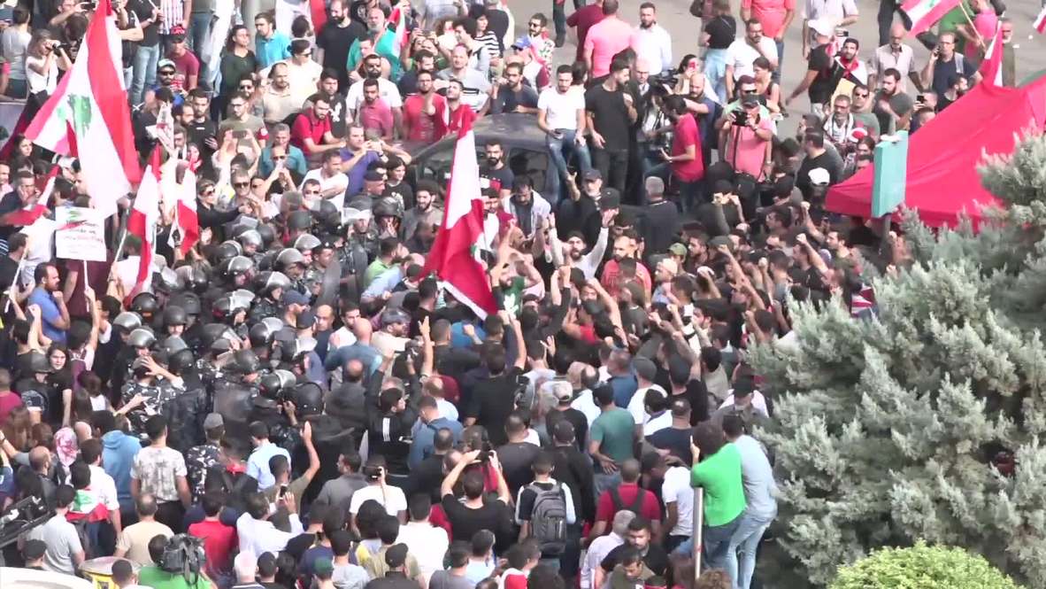 Líbano: Policía antidisturbios dispersa a manifestantes mientras estallan enfrentamientos