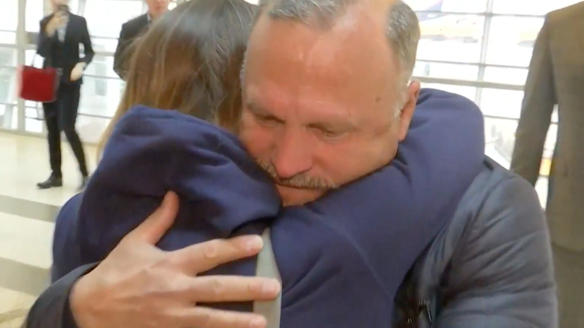 Rusia: María Bútina se reúne con su padre tras su llegada a Moscú desde Miami