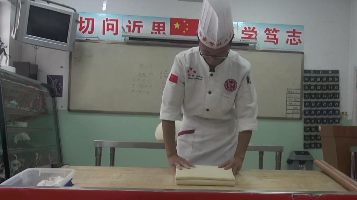 Noodle-making as art - Chinese students show off skills