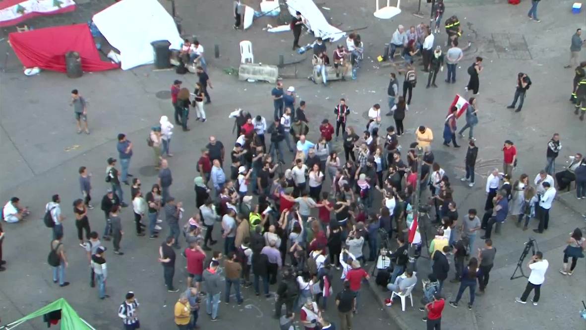 Lebanon: Beirut residents celebrate PM Hariri's resignation