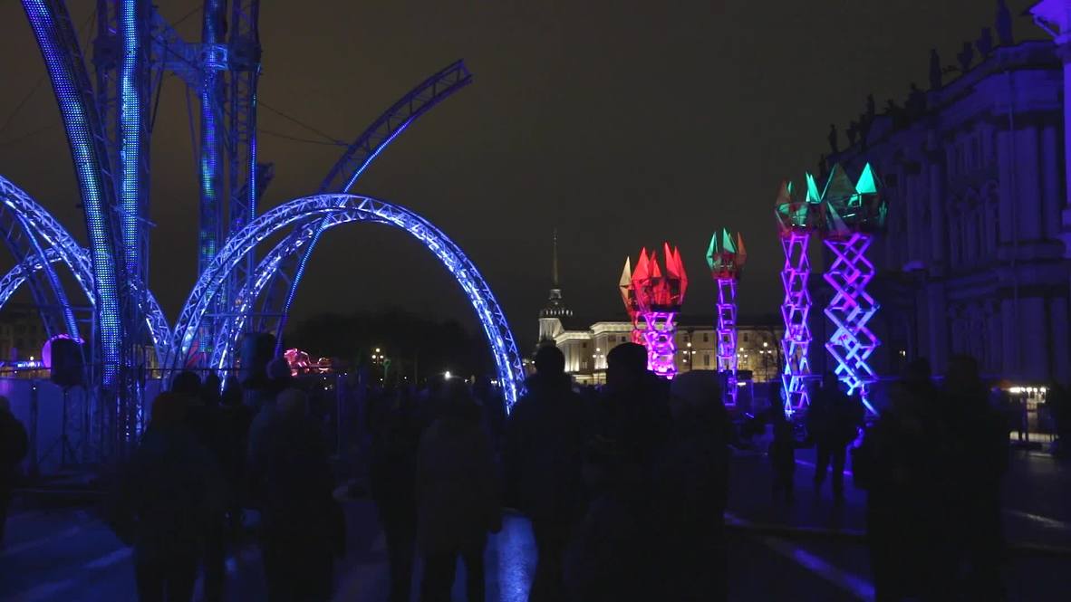 Rusia: Espectacular festival de luces ilumina la Plaza del Palacio de San Petersburgo