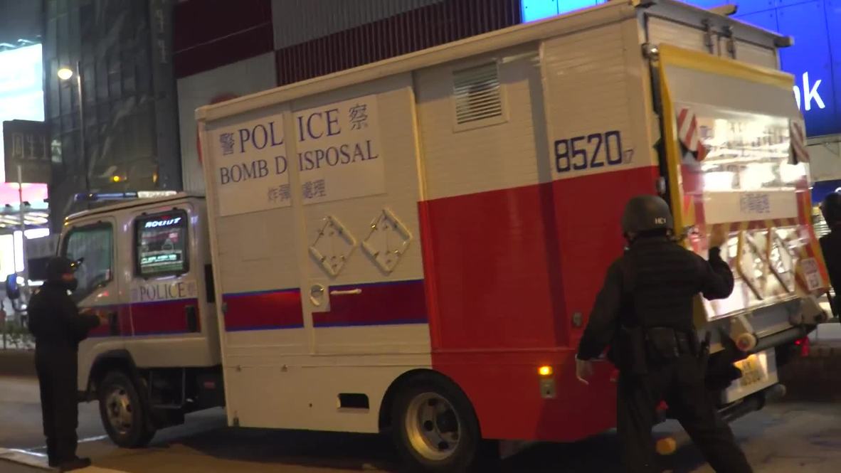 Hong Kong: Unidad antibombas llega a lugar de protestas mientras la policía se enfrenta a manifestantes