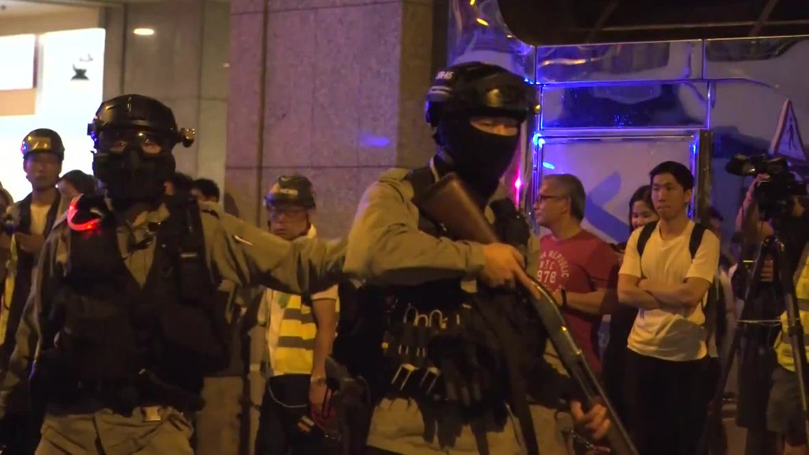Hong Kong: Policía antidisturbios lanza gases lacrimógenos para dispersar a manifestantes