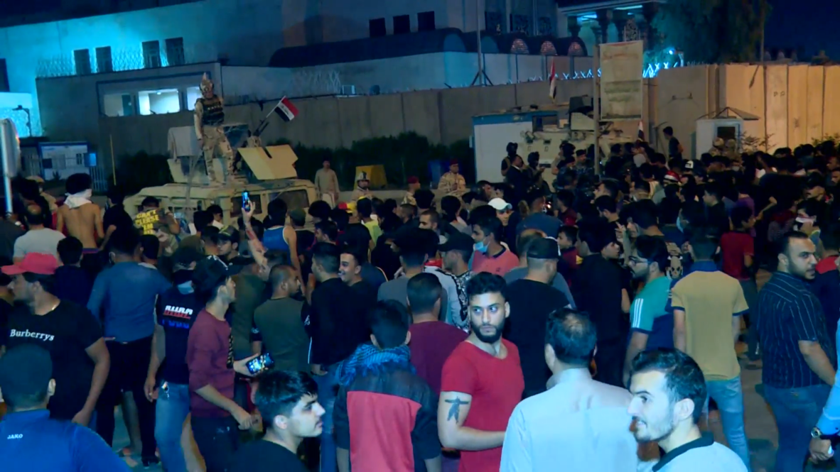 Iraq: Protesters attack Iranian consulate in Karbala
