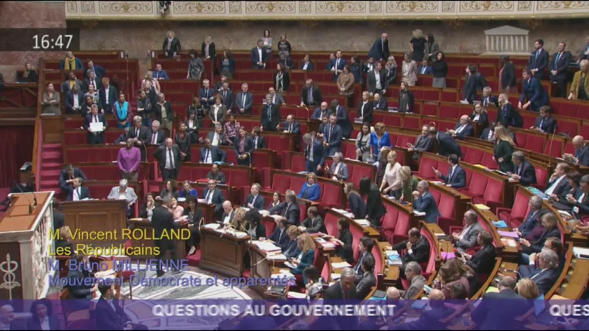 France: MPs ordered to leave after pay gap protest