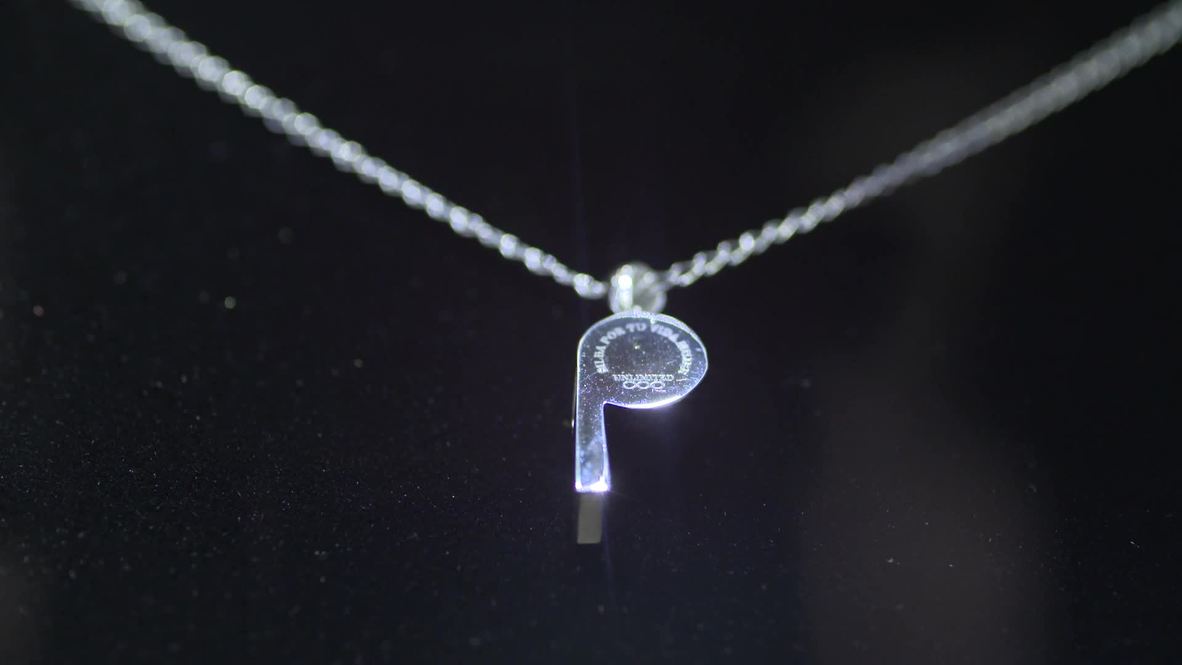 “Silba por tu vida”- Diseñadora mexicana crea un collar con silbato para mujeres en peligro