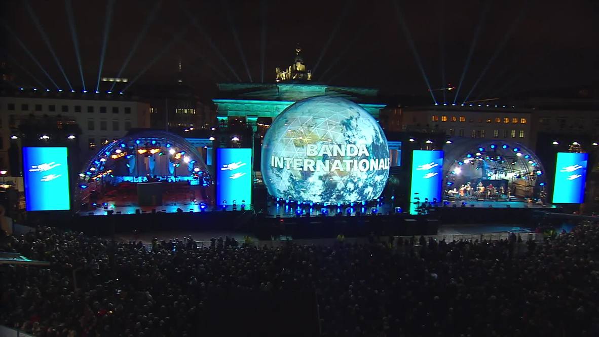 Germany: Berliners mark 30th anniversary of Wall fall with concert