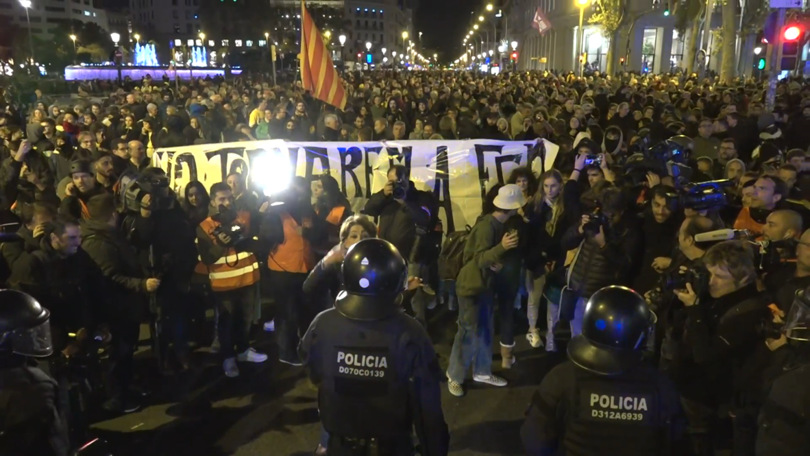 España: Cientos de manifestantes independentistas protestan en Barcelona antes de las elecciones