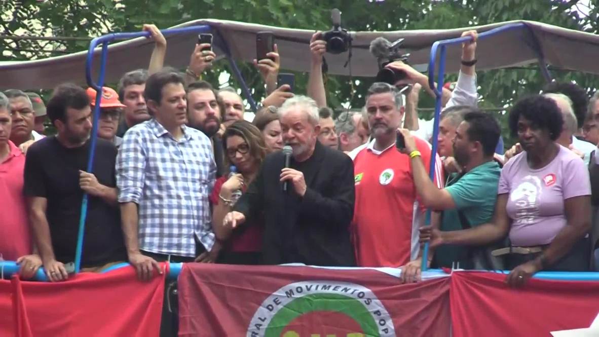Brasil: Lula se dirige a sus simpatizantes en Sao Bernardo do Campo tras su liberación de prisión