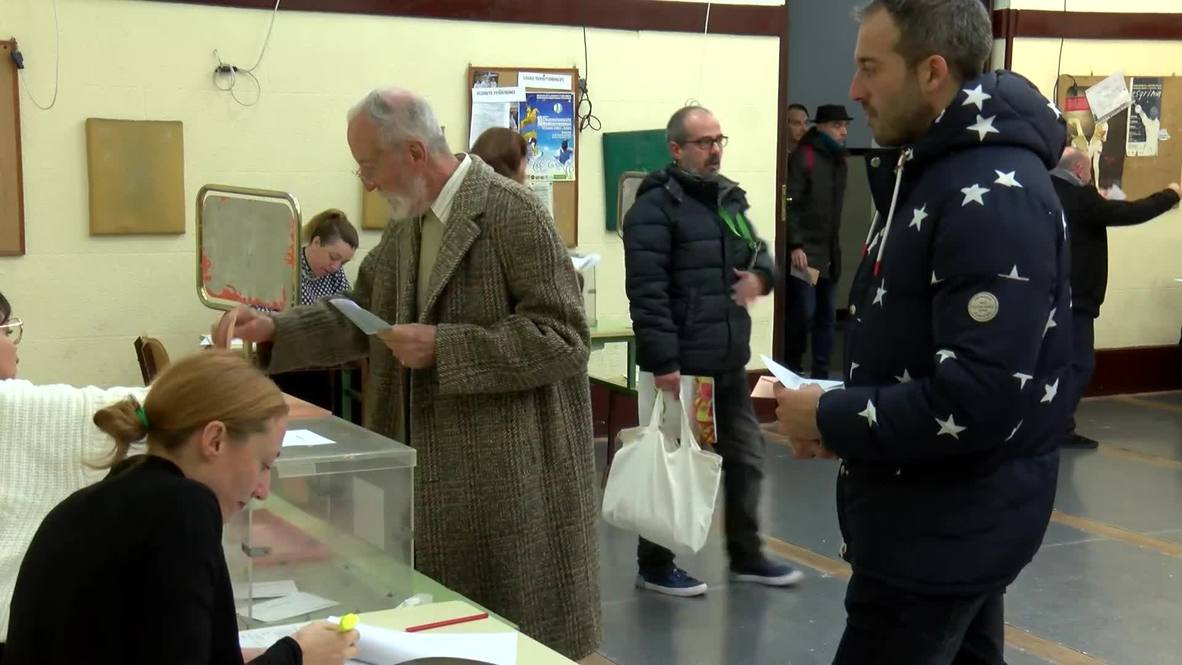 España: Los electores acuden a las urnas por cuarta vez en cuatro años