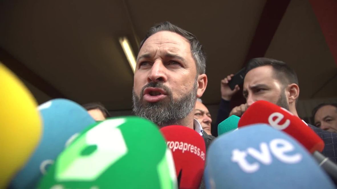 España: El líder de Vox Santiago Abascal acude a votar en las elecciones generales