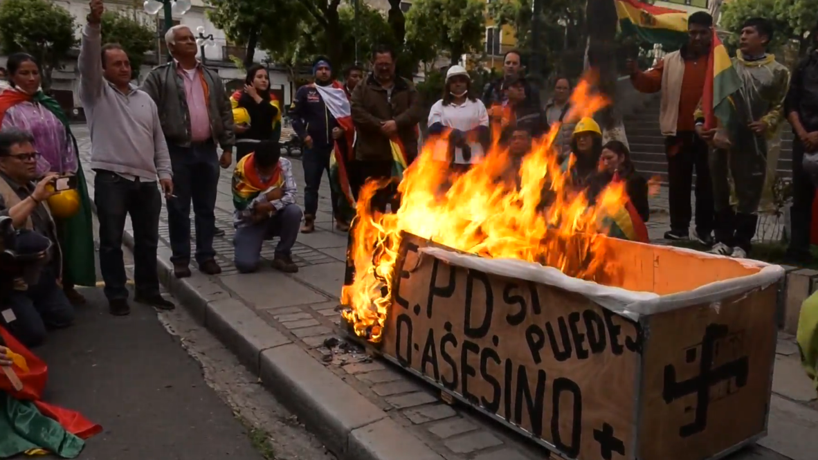 Bolivia: Demonstrators burn Morales' 'coffin' in La Paz
