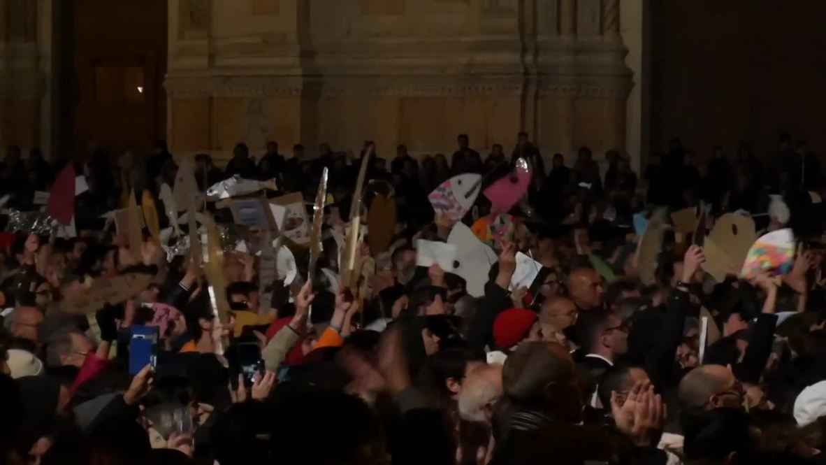 Italy: 'Sardine' flash mob slams Salvini’s campaign visit to Bologna