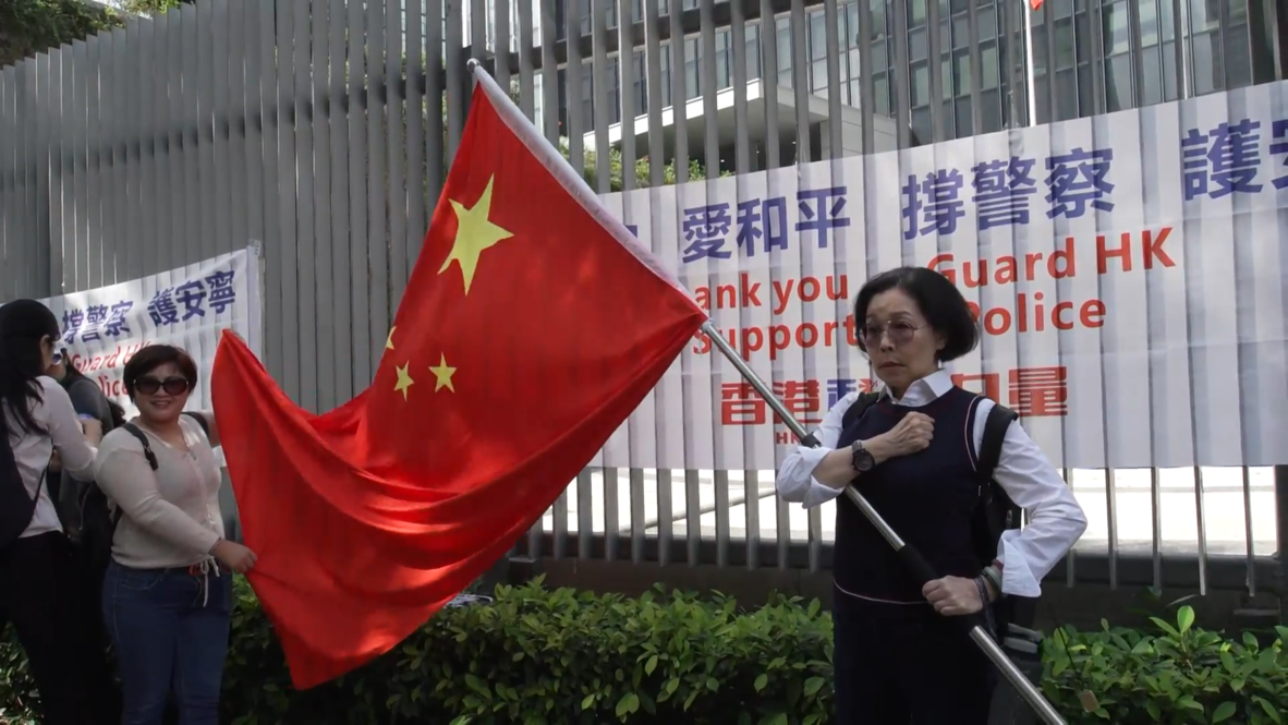 Hong Kong: Pro-Beijing protesters voice support for police outside council building