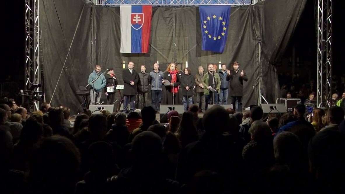 Slovakia: Thousands join anti-govt protest on 30th anniv. of Velvet Revolution