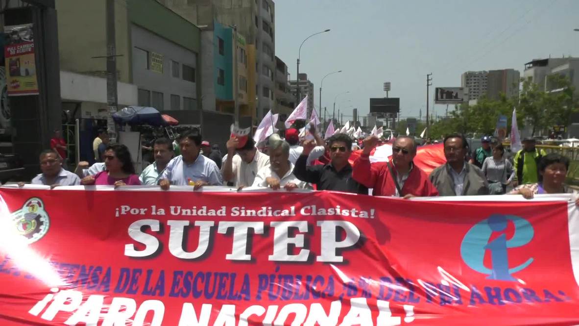 Perú: Cientos de maestros protestan por el bajo presupuesto asignado a educación