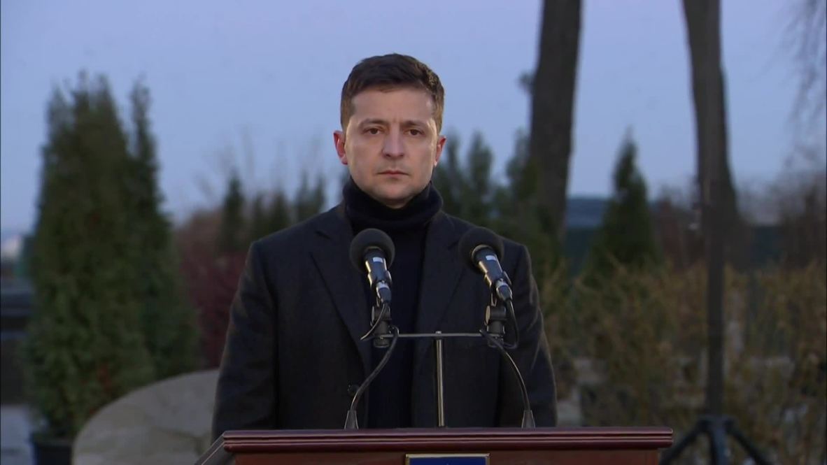 Украина: "Не сможем это забыть" - Зеленский выступил на церемонии памяти жертв Голодомора