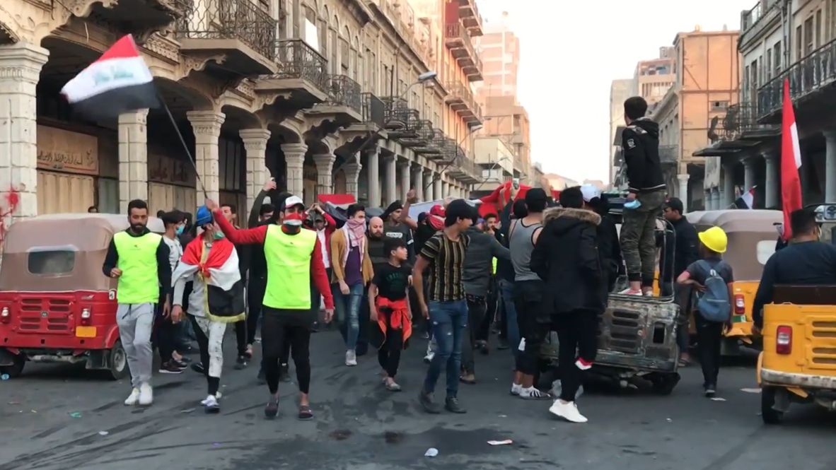 العراق: تواصل الاحتجاجات في أقدم شوارع بغداد واشتباكات مع قوات الأمن