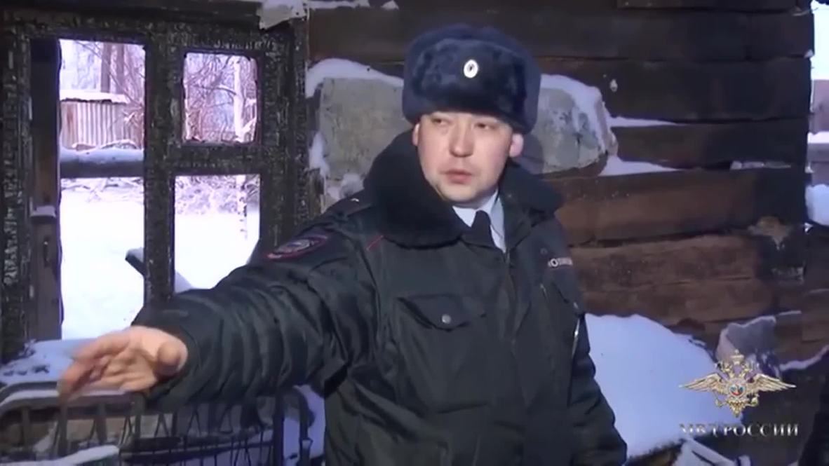 Россия: "Проник в дом и достал людей". Полицейский в Югре спас пятерых из горящего дома
