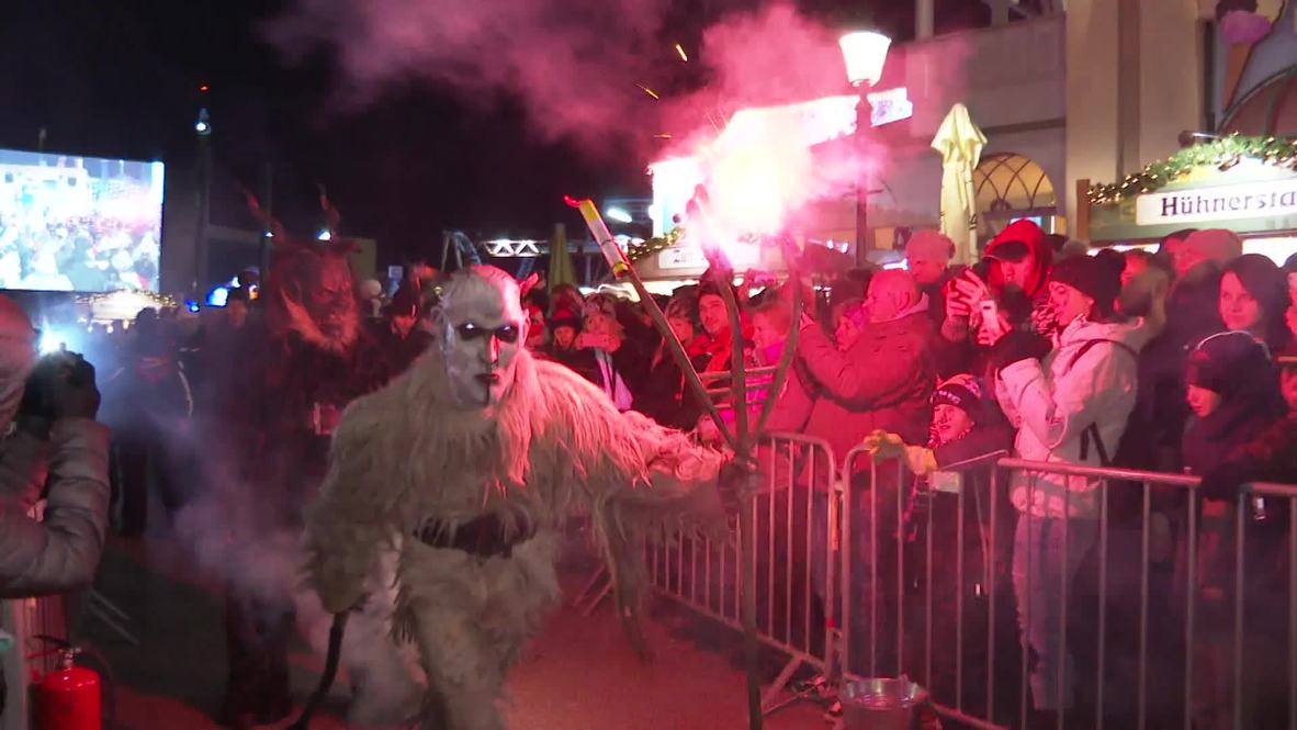 Los demonios navideños 'Krampus' recorren Viena en esta antigua tradición