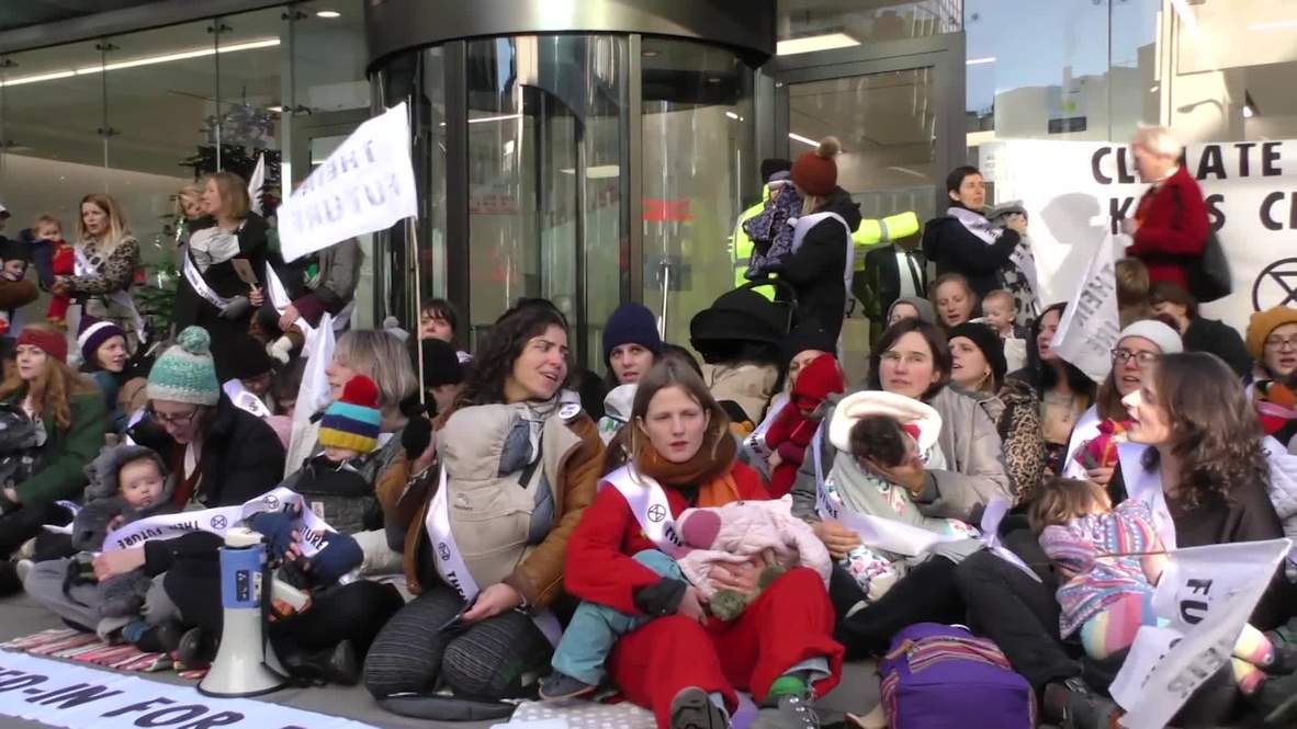 UK: Extinction Rebellion mothers call on politicians to act on climate change